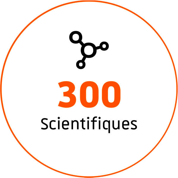 300 scientifiques