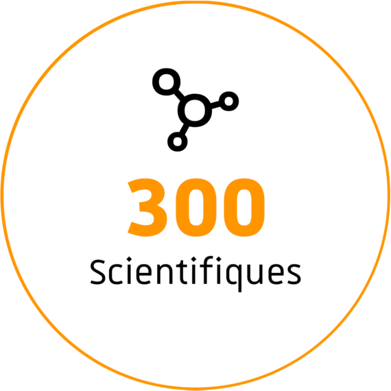 300 scientifiques